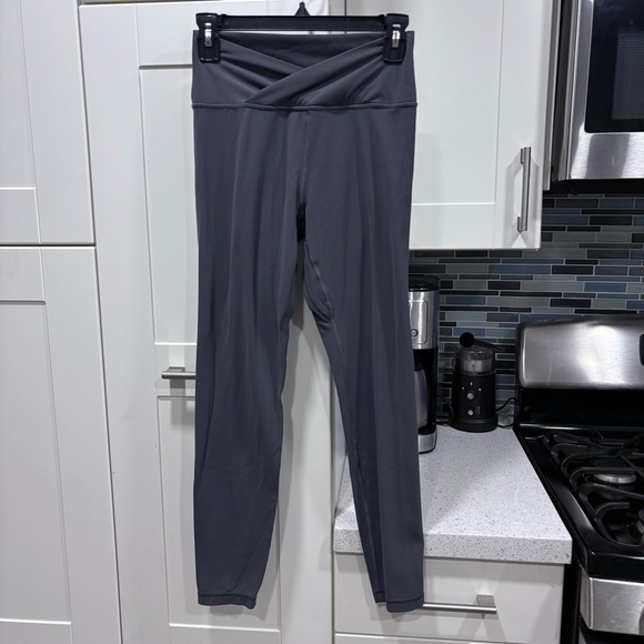 Aritzia Golden BUTTER Crossover Hi-Rise 26" Legging - Picture 3 of 8